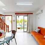Templos Homes كيرينيا