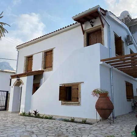 Templos Homes كيرينيا