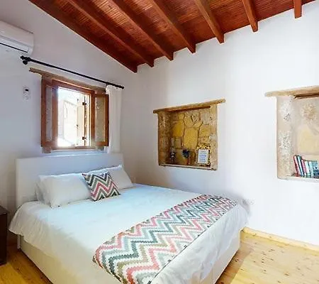 Templos Homes * كيرينيا