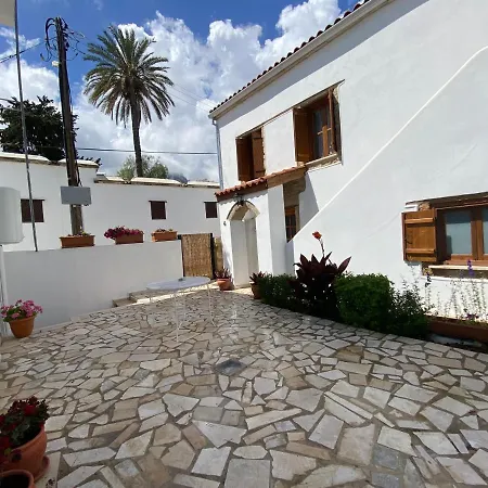 Templos Homes * كيرينيا