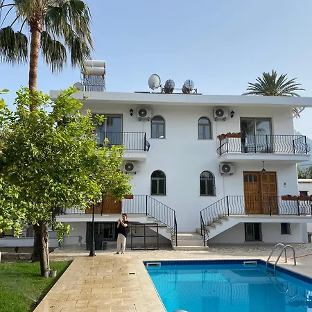 Templos Homes كيرينيا