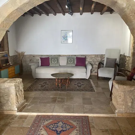 Templos Homes كيرينيا